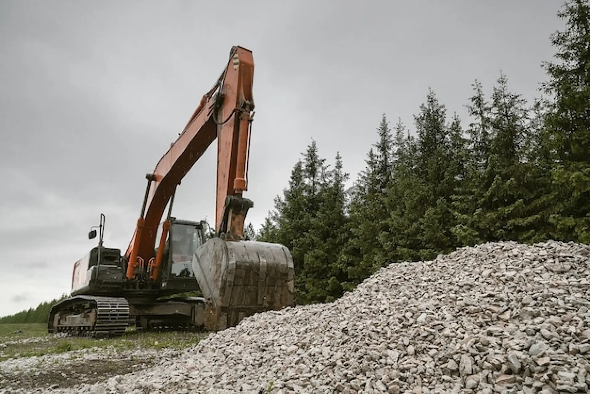 Benefits of Using Grab Hire for Waste Removal